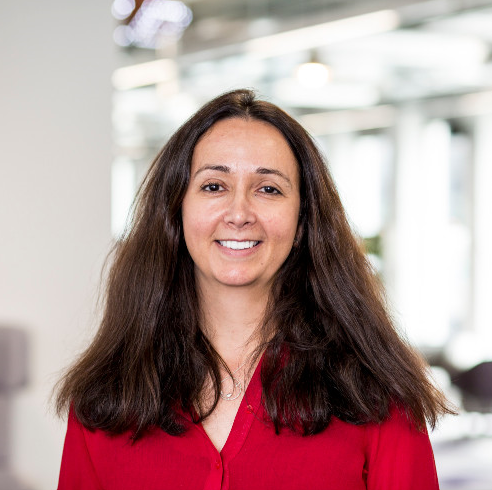 Portrait image of the author Jenni Sach.